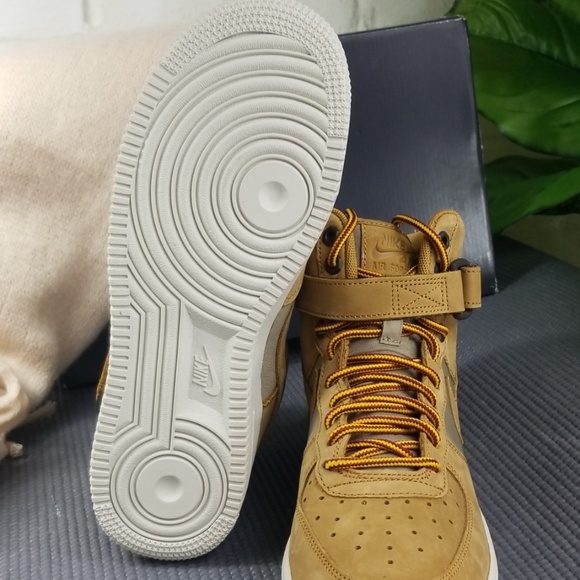 💥SOLD💥Air Force 1 High Premium (GS) Youth/Womens - Picture 4 of 8